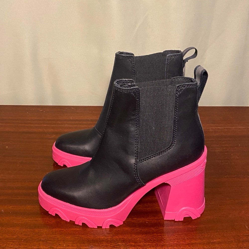 Sorel Brex Heeled Chelsea Boots Black Cactus Pink women’s size 5 - Picture 4 of 8